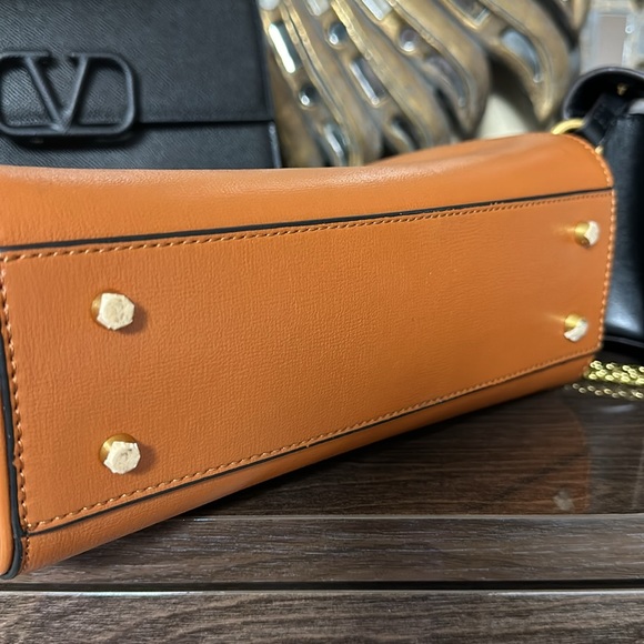 Valentino Garavani Rockstud Alcove Top Handle Bag - Picture 11 of 17